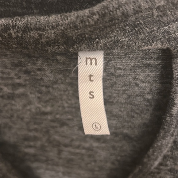 Women’s thin dark gray sweater size large. - Picture 4 of 5